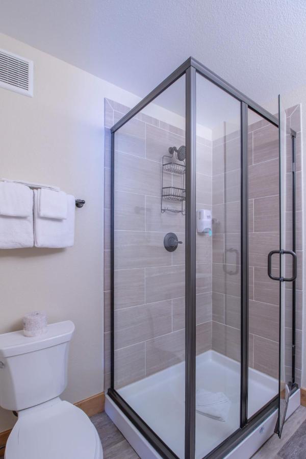 Double Queen Suites at Coyote Mountain Lodge