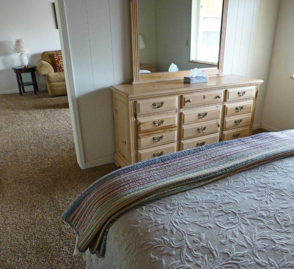  | Redwood Suites