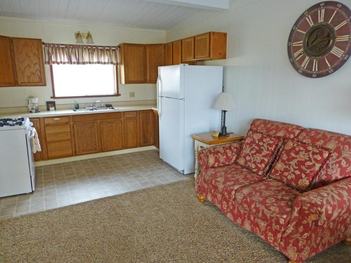 | Redwood Suites
