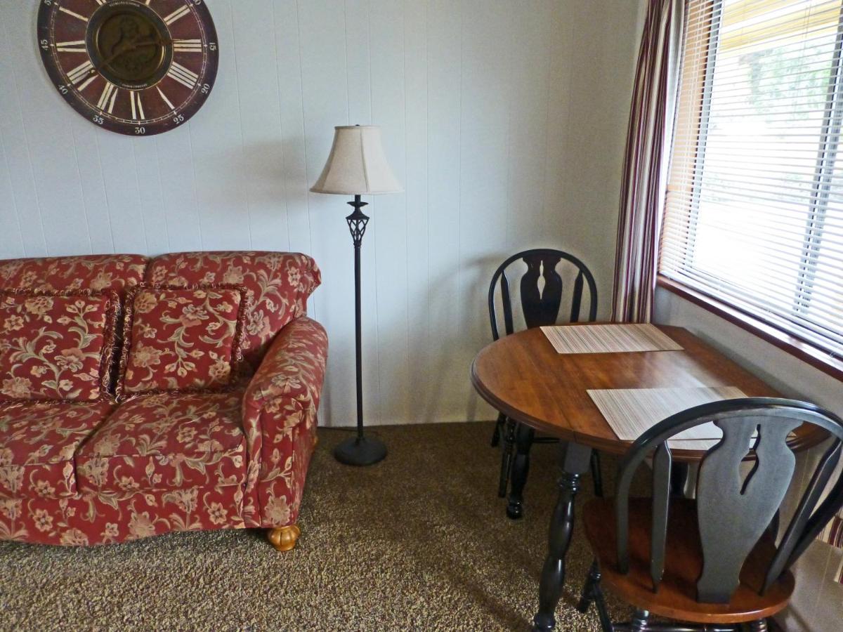 | Redwood Suites