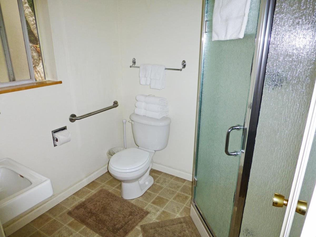 | Redwood Suites