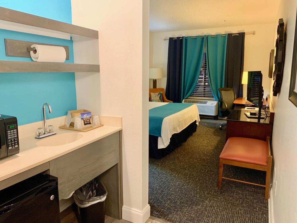 Deluxe King Room - Ground Floor at Hotel Pensacola