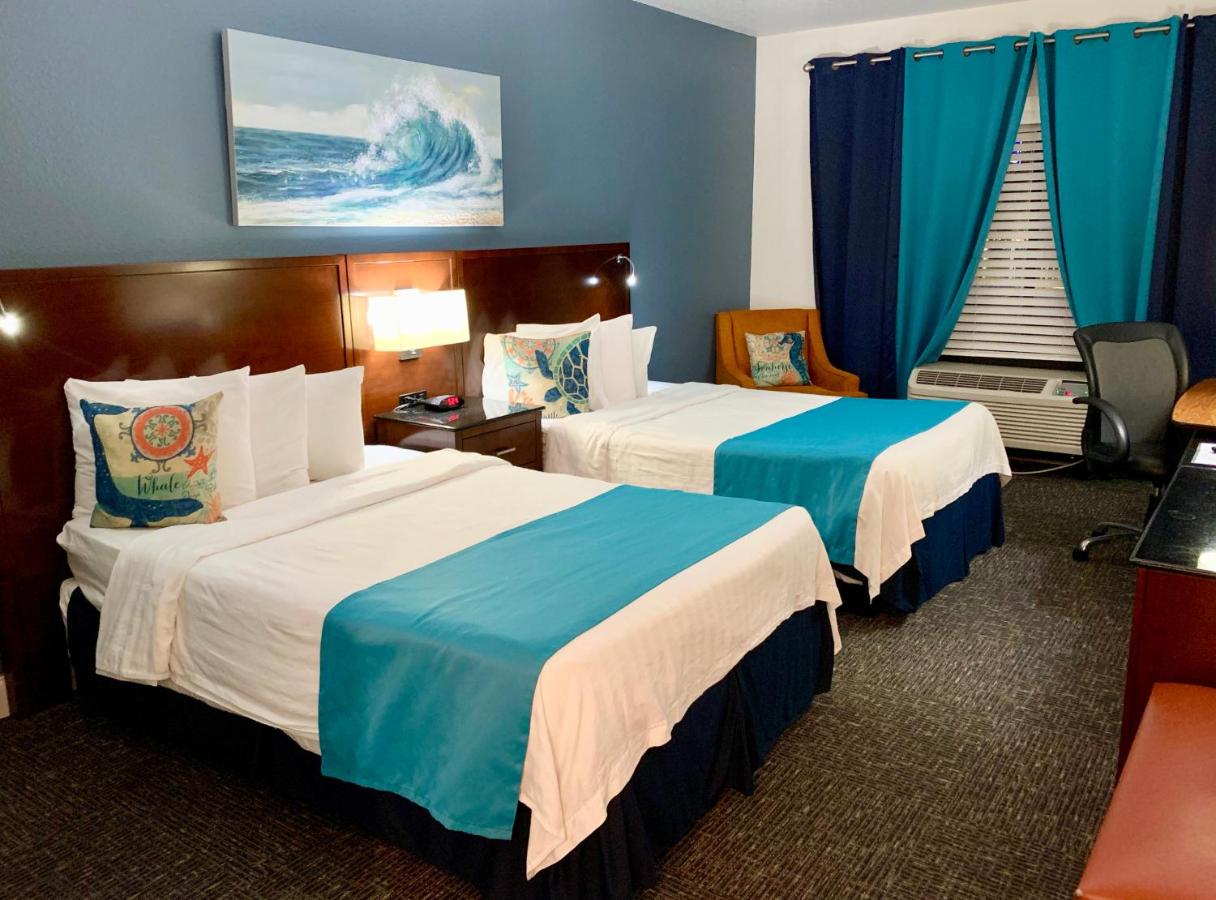 Deluxe Double Room - Main Level at Hotel Pensacola