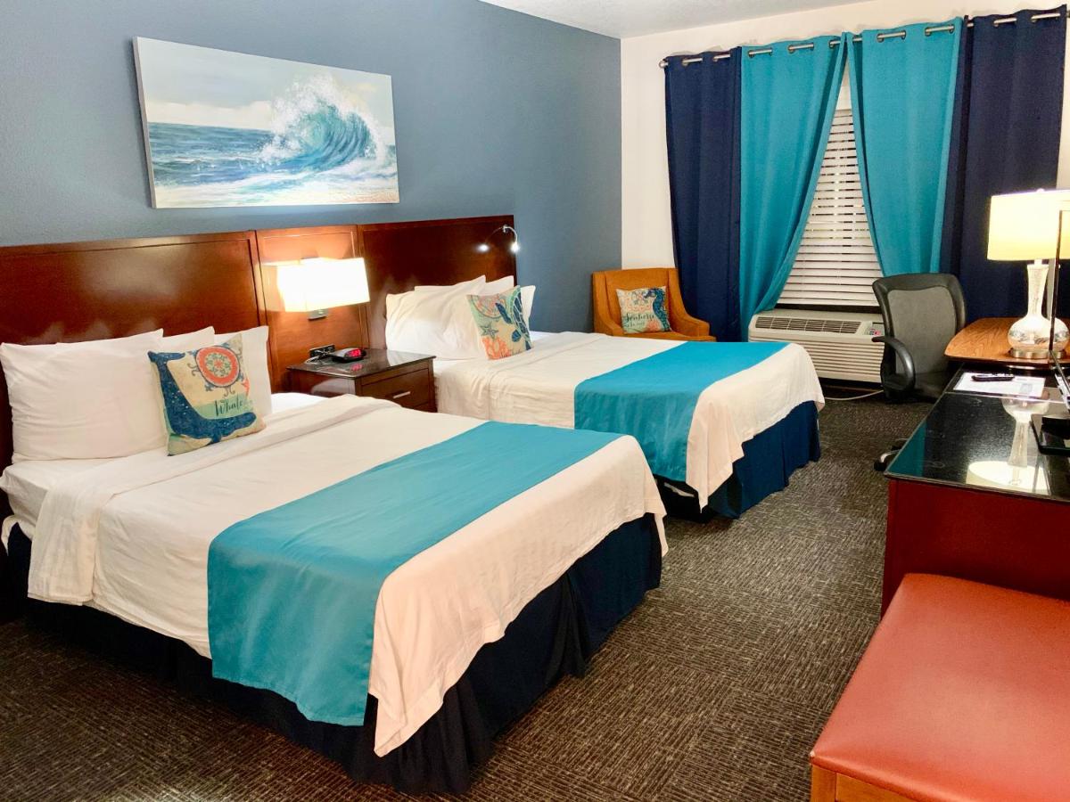 Deluxe Double Room - Main Level at Hotel Pensacola