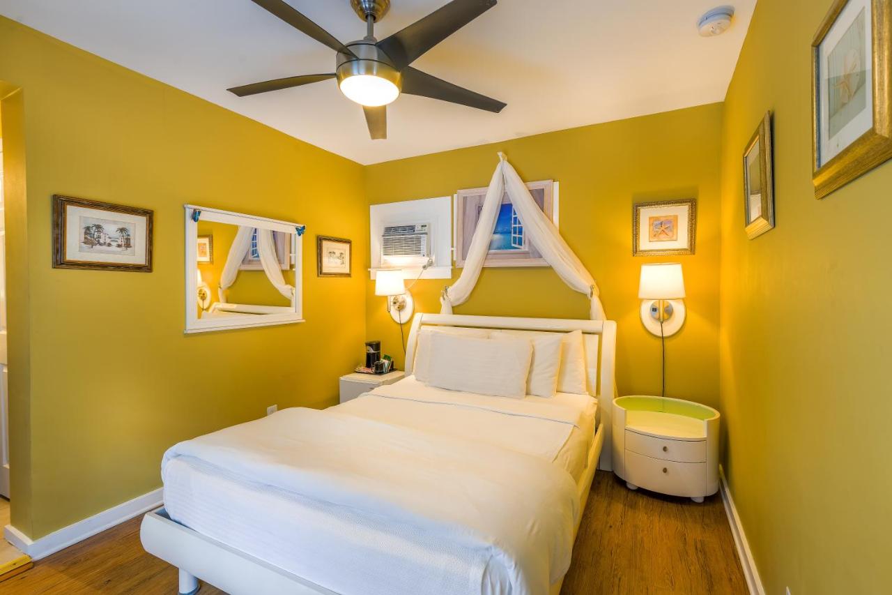 | Seascape Tropical Inn