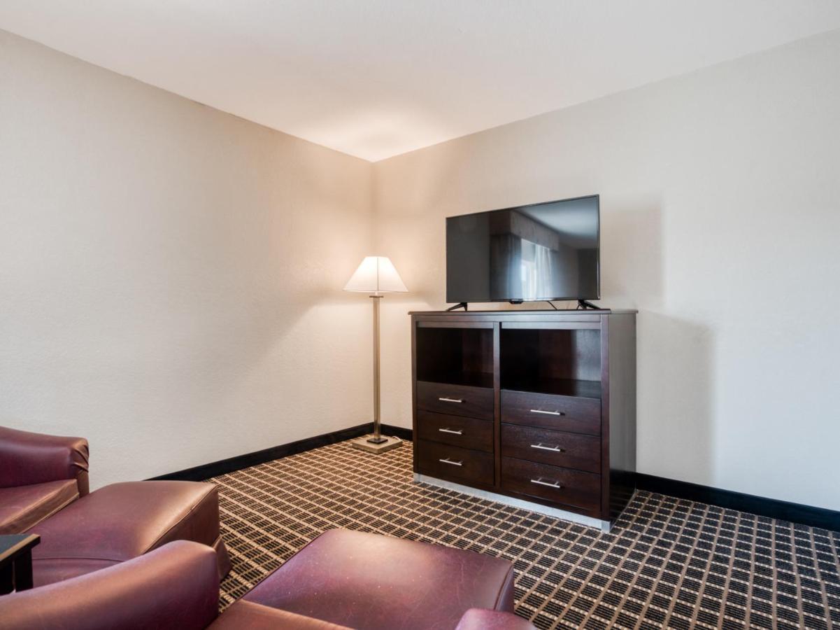 Junior Suite at Alexis Hotel & Banquets Dallas Park Central Galleria