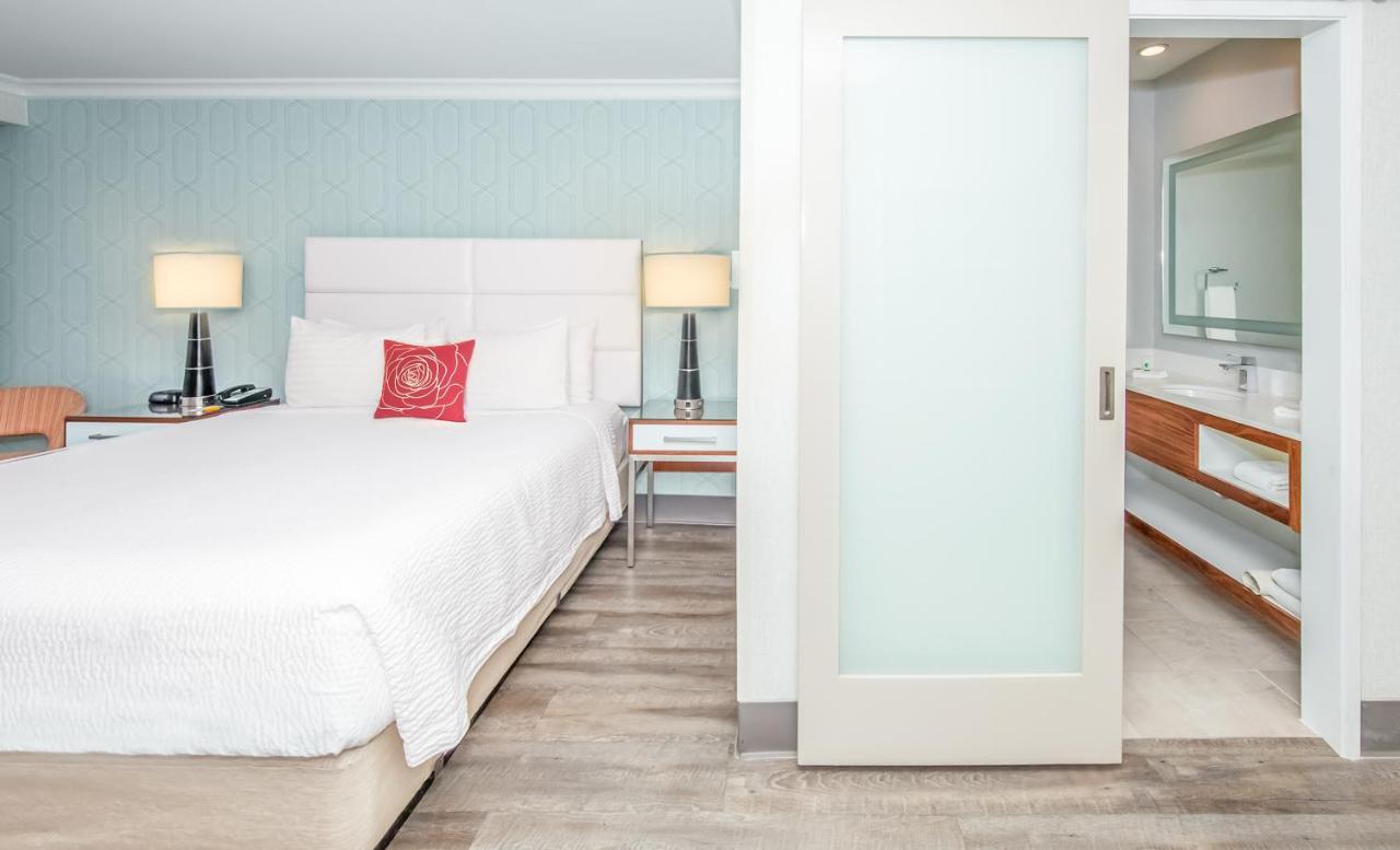 | Pasadena Rose & Crown Hotel