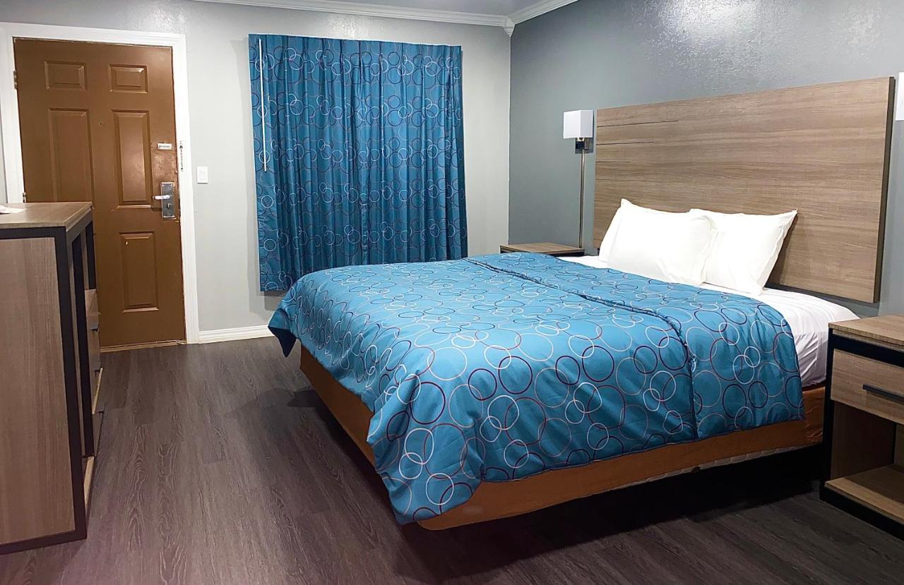 | Budget Host Inn