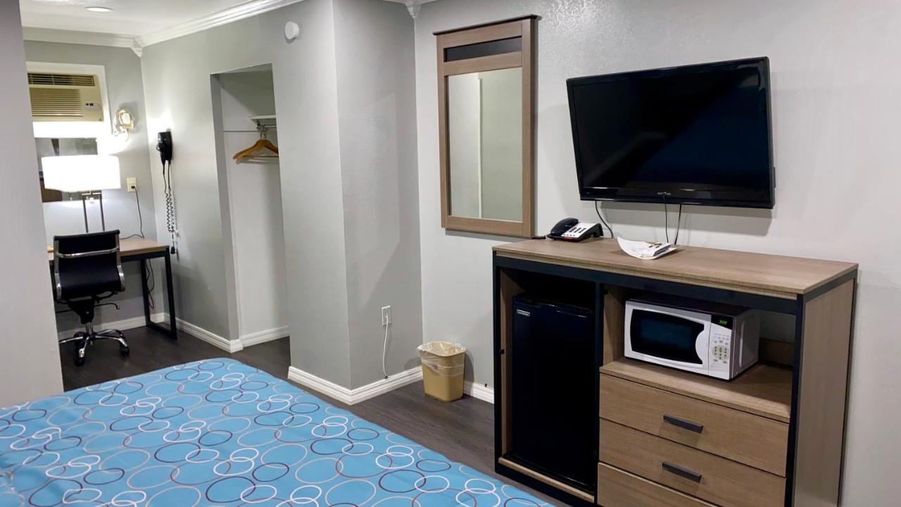 | Budget Host Inn