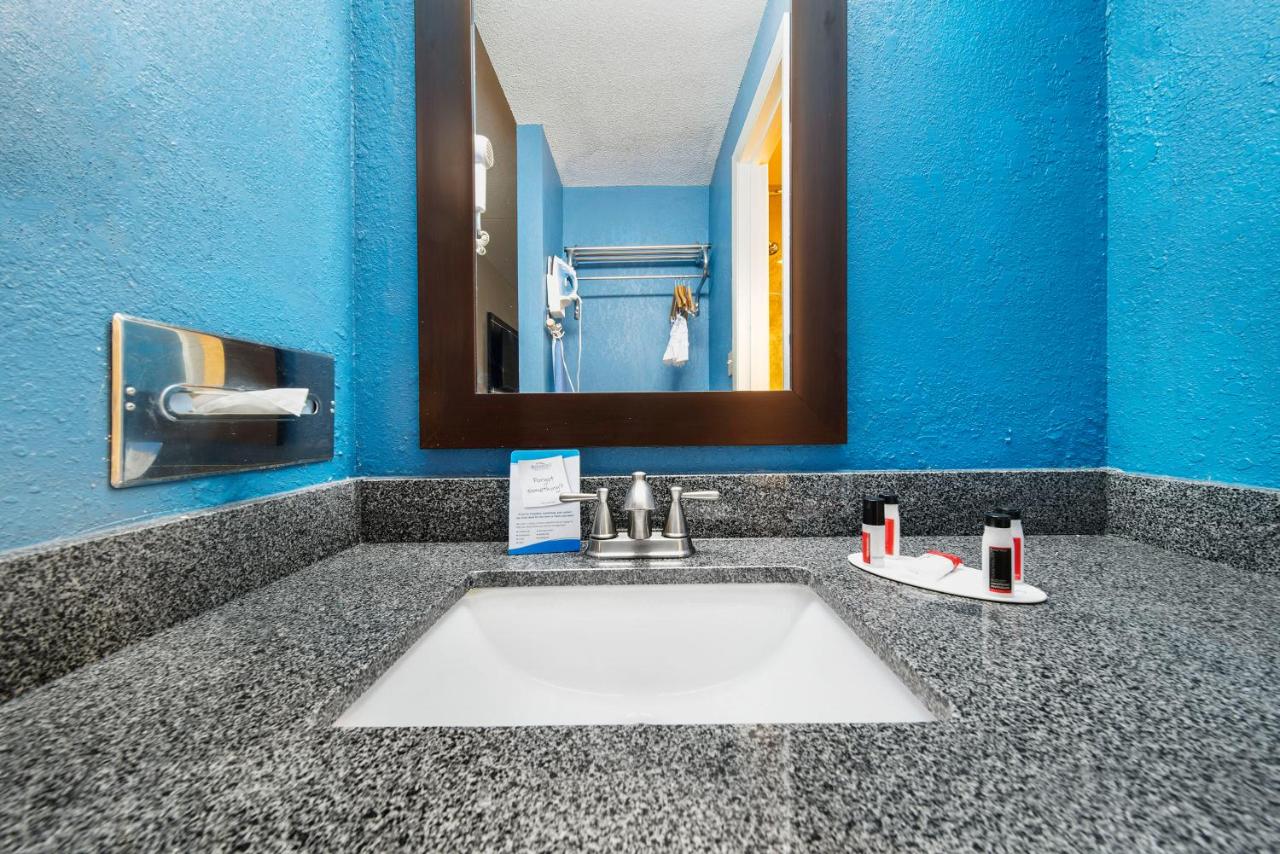 King Suite with Jetted Tub - Non-Smoking at Baymont by Wyndham Muncie Near Ball State University
