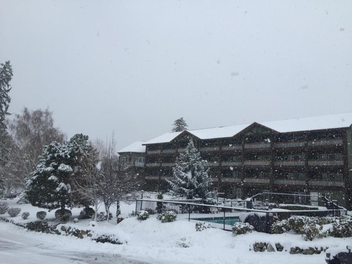 | Lakeside Lodge and Suites