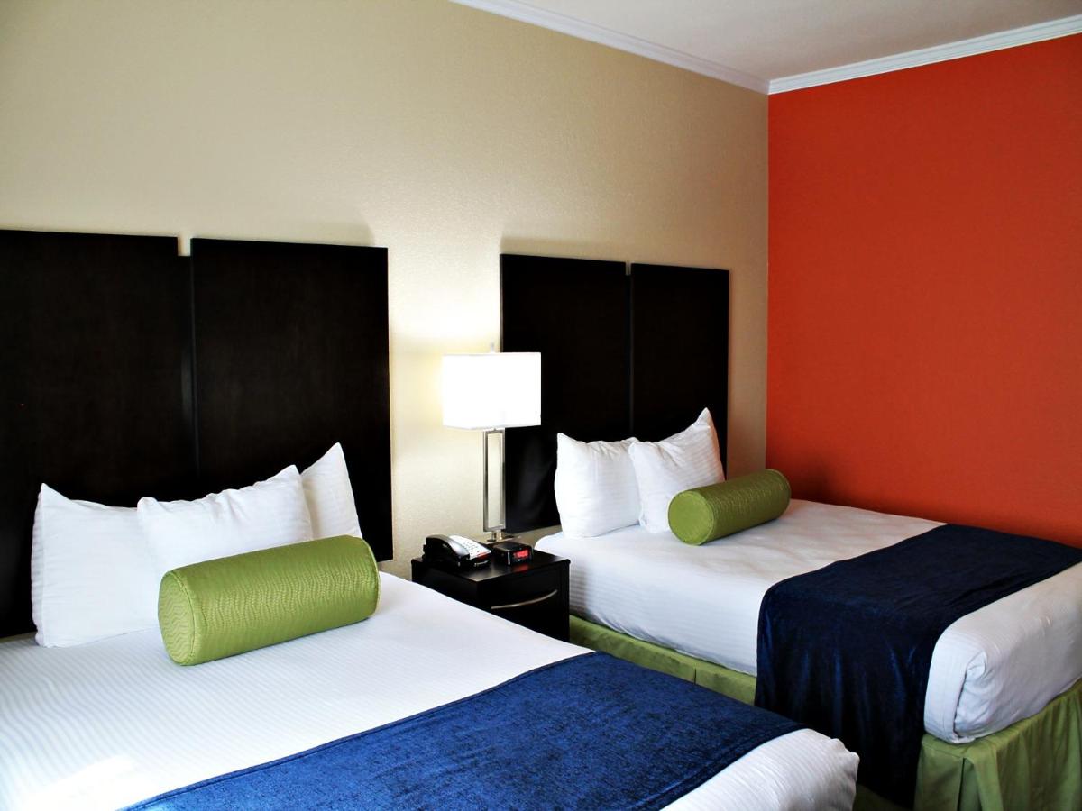 Queen Room with Two Queen Beds at Cityview Inn & Suites Downtown RiverCenter Area