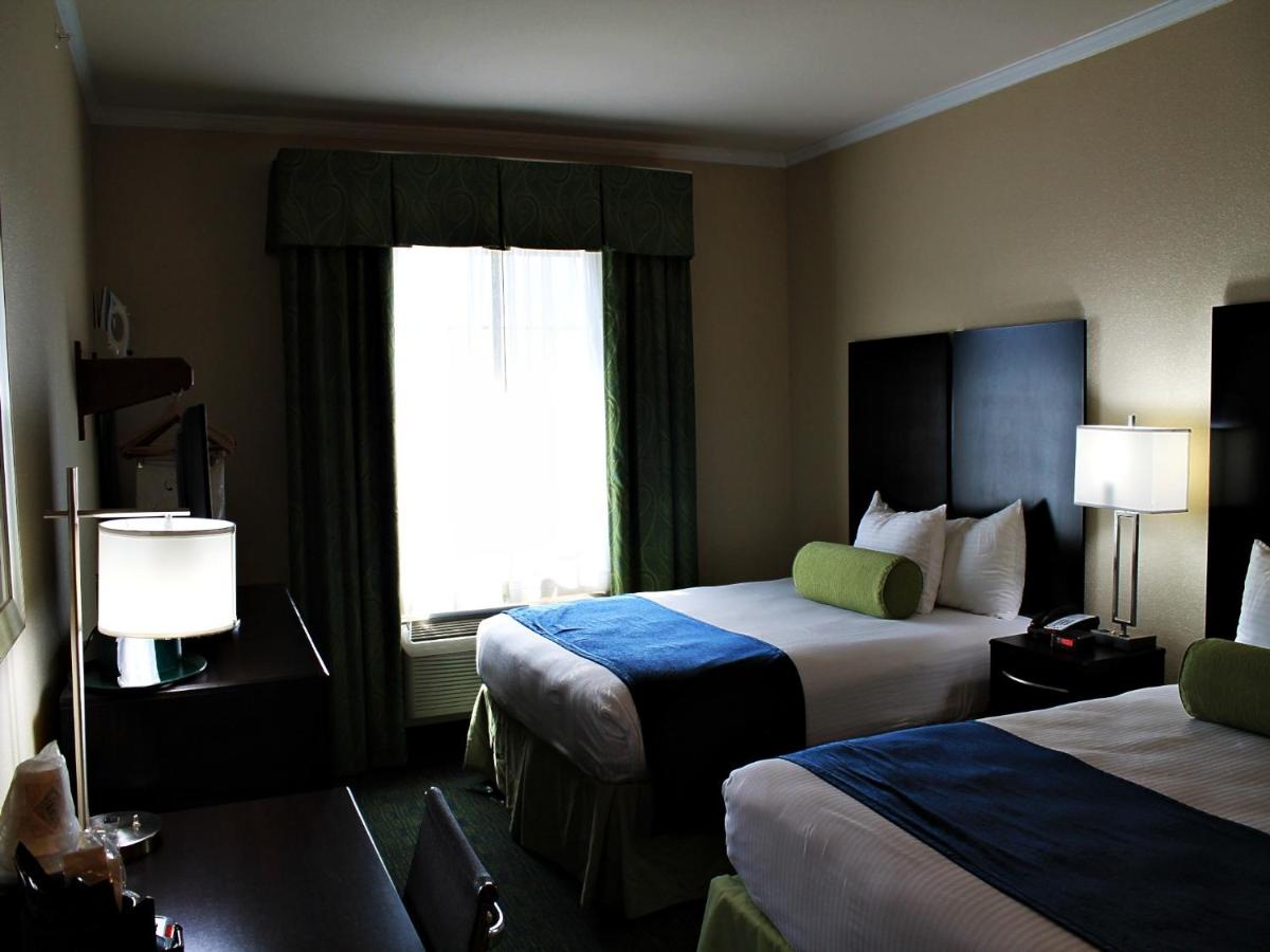 Queen Room with Two Queen Beds at Cityview Inn & Suites Downtown RiverCenter Area