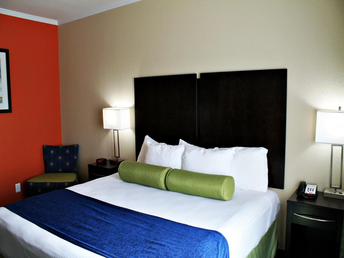 King Room at Cityview Inn & Suites Downtown RiverCenter Area
