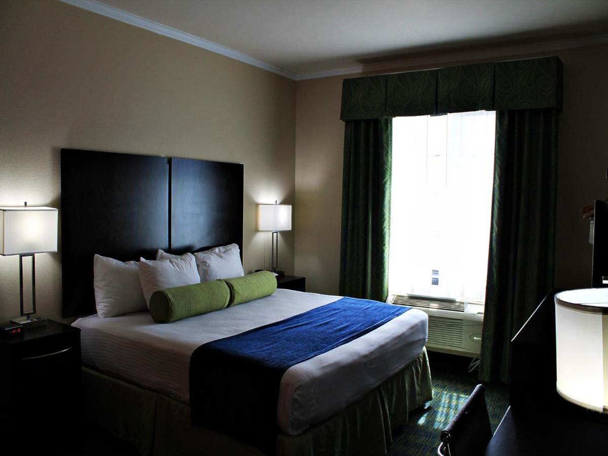 King Room at Cityview Inn & Suites Downtown RiverCenter Area