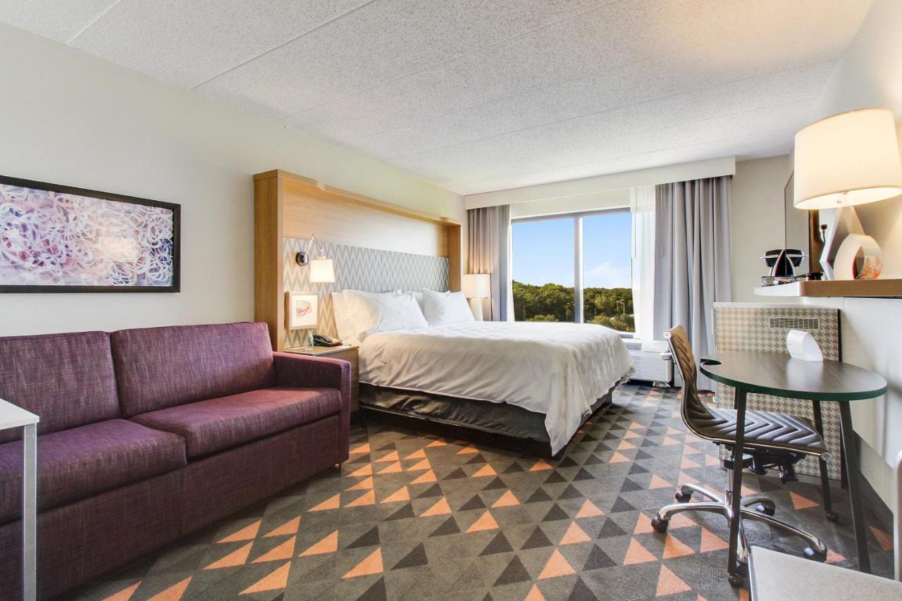 King Room with Sofa Bed - Non-Smoking at Holiday Inn Chicago Nw Crystal Lk Conv Ctr, an IHG Hotel