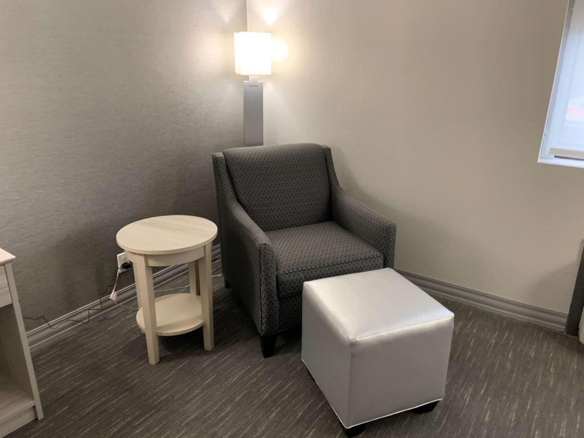 King Room at Best Western Plus Clarks Summit Scranton