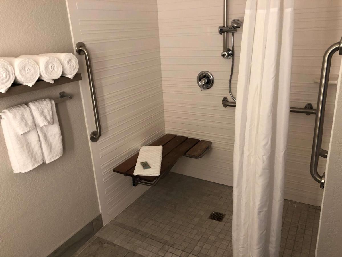 Queen Room with Mobility Accessible Roll-In Shower/Pet-Friendly at Best Western Eau Claire South