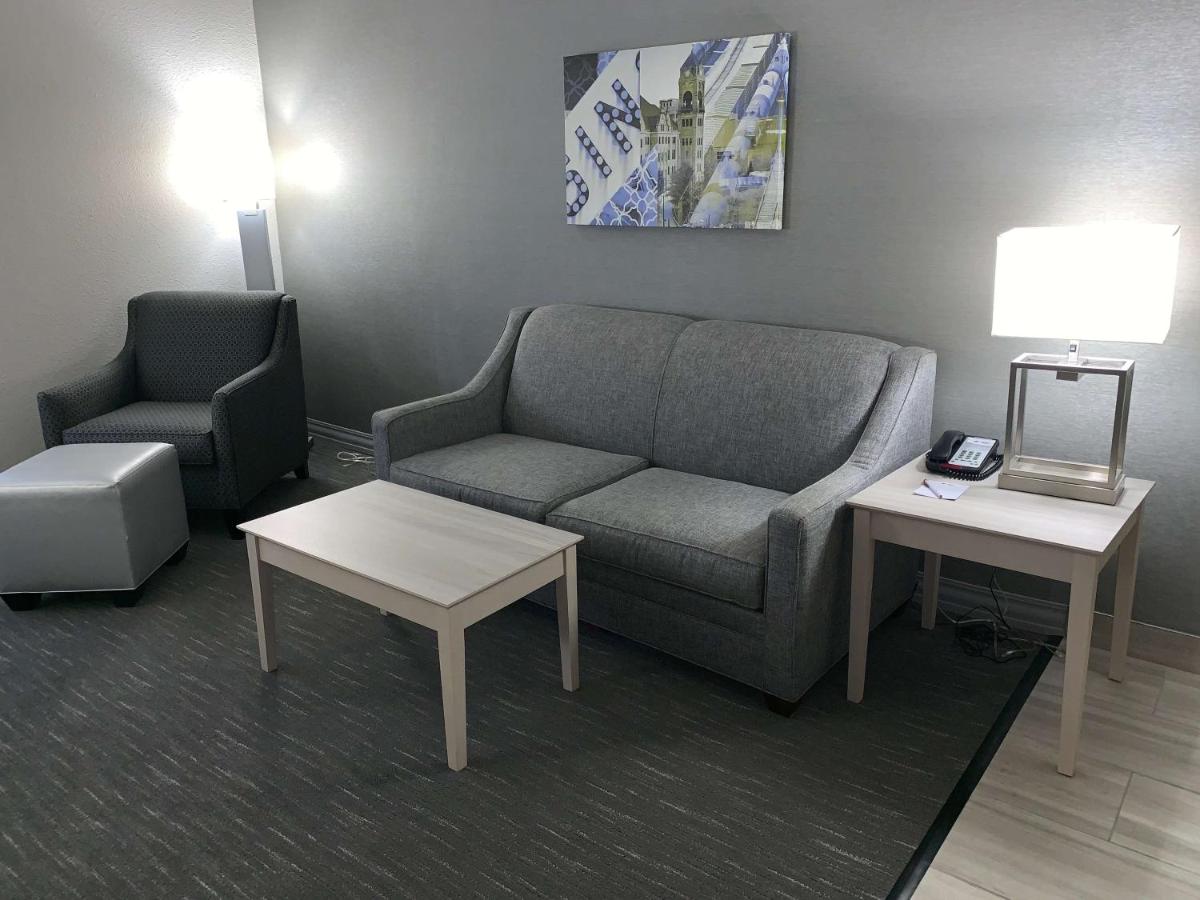 Queen Suite with Two Queen Beds at Best Western Plus Clarks Summit Scranton