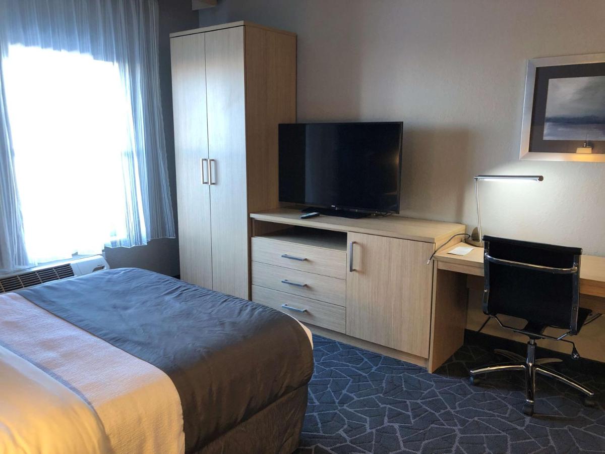 Queen Room at Best Western Eau Claire South
