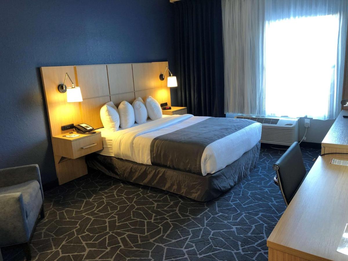 Queen Room at Best Western Eau Claire South