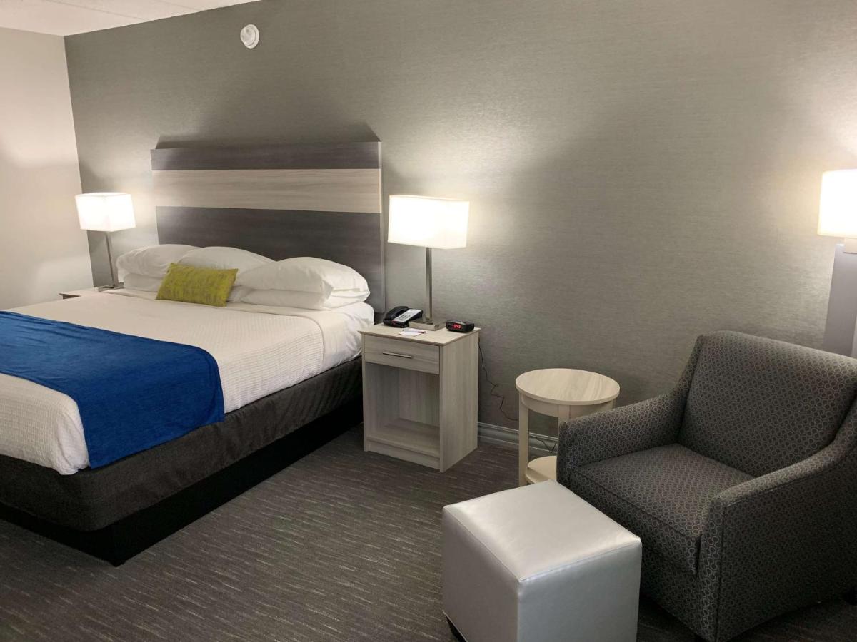 King Room at Best Western Plus Clarks Summit Scranton