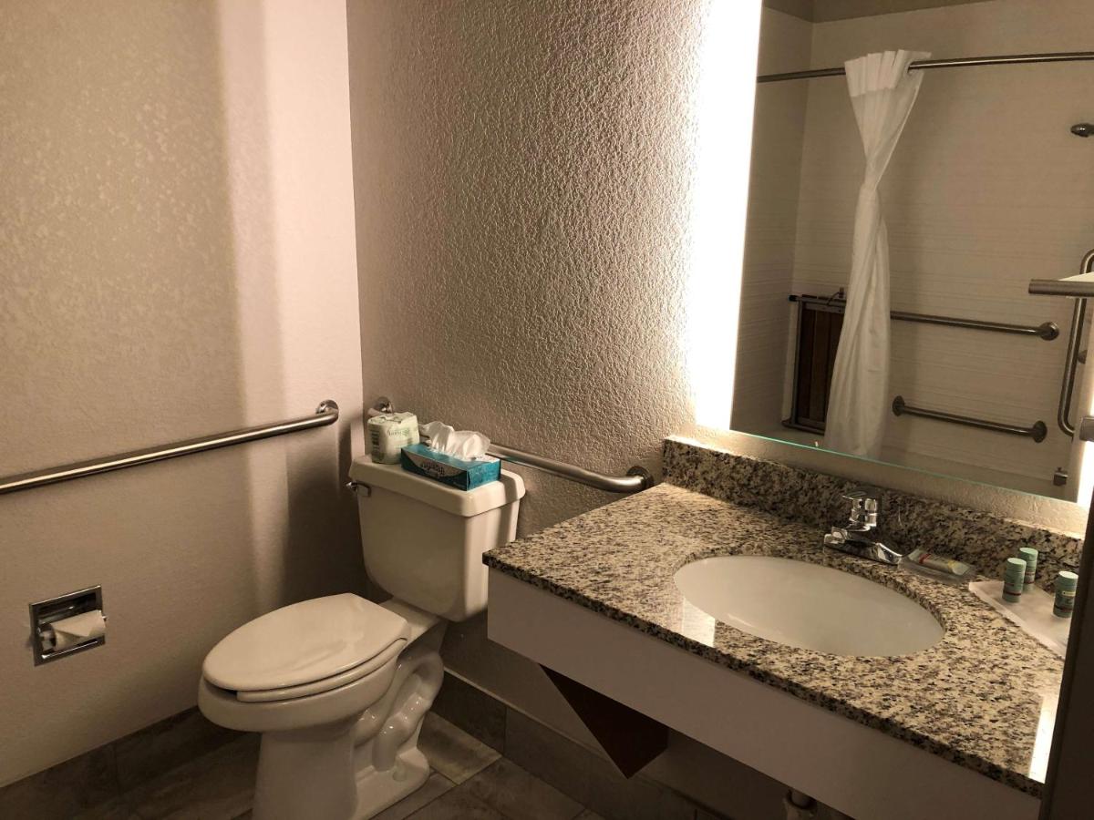 Queen Room with Two Queen Beds and Bath Tub - Mobility Accessible at Best Western Eau Claire South