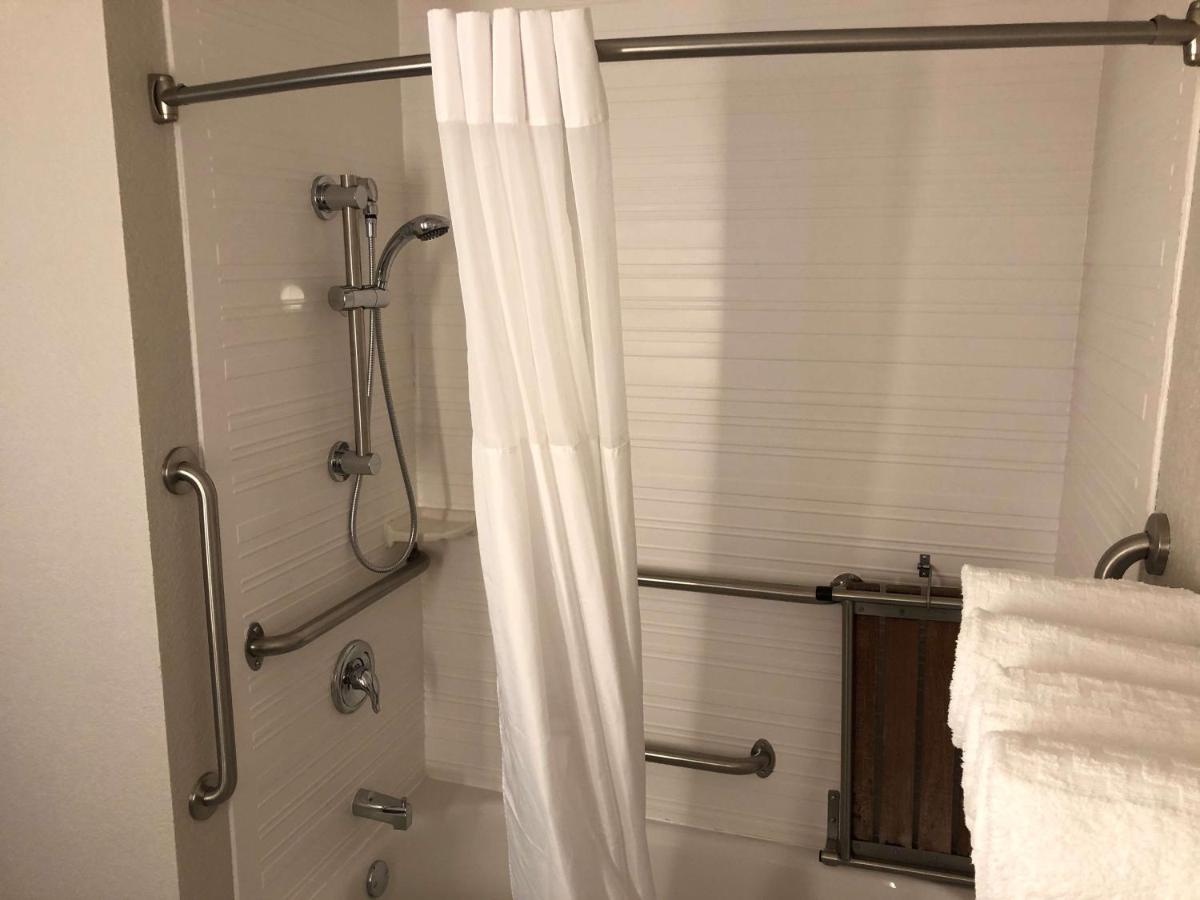 Queen Room with Two Queen Beds and Bath Tub - Mobility Accessible at Best Western Eau Claire South