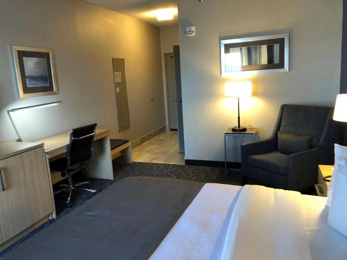 Queen Room at Best Western Eau Claire South