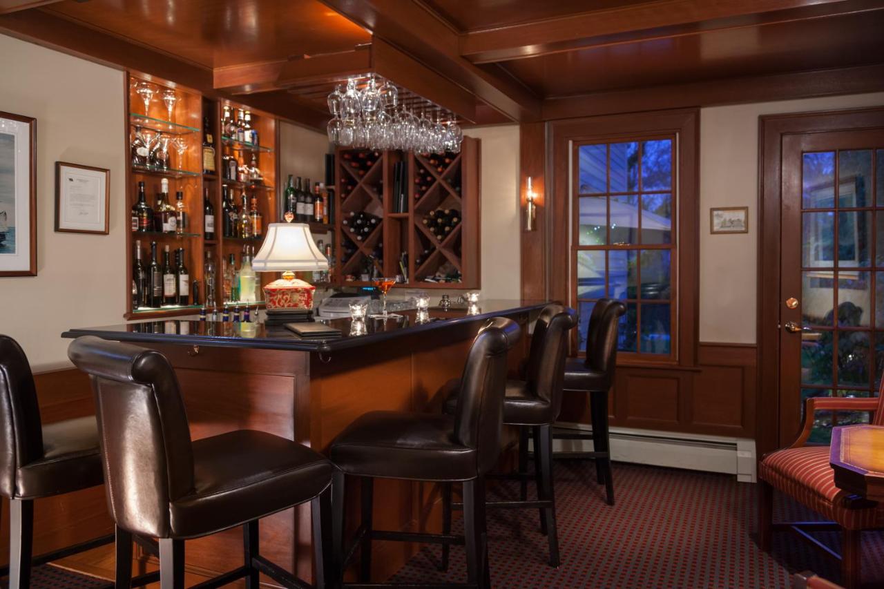 | Harbor Light Inn