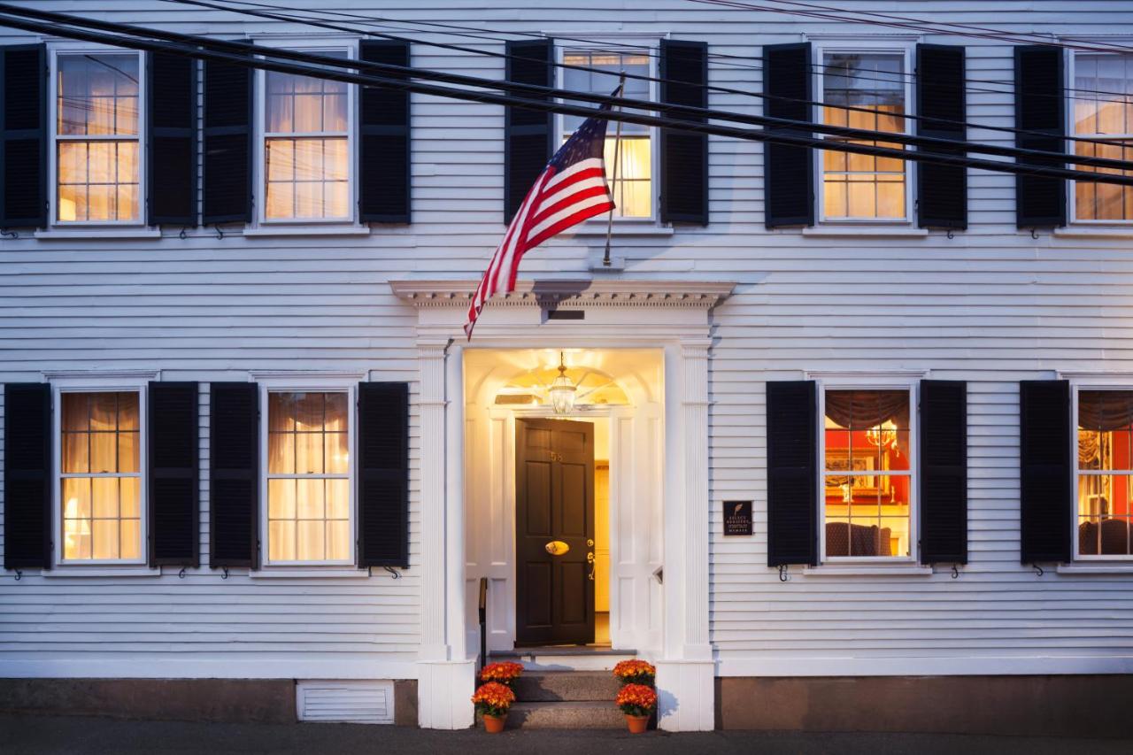 | Harbor Light Inn