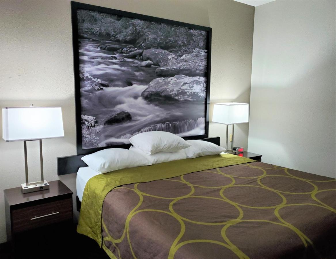 King Room - Mobility Access/Non-Smoking at Super 8 by Wyndham High Point/Greensboro