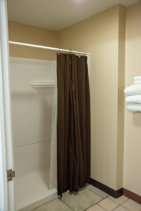  | West Bank Inn