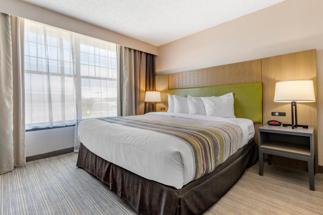 King Suite with Sofa Bed at Country Inn & Suites by Radisson, Lumberton, NC