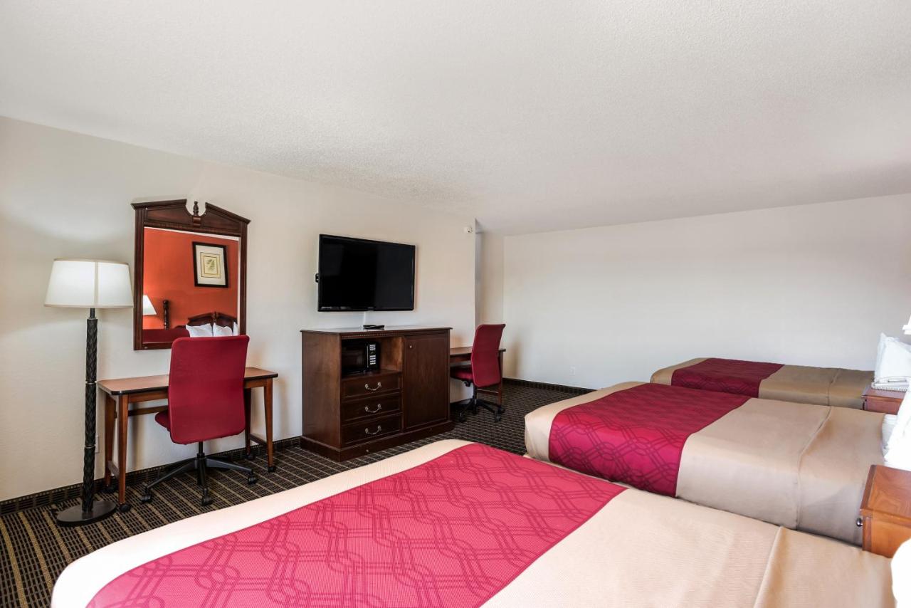 | Rodeway Inn Cedar Rapids