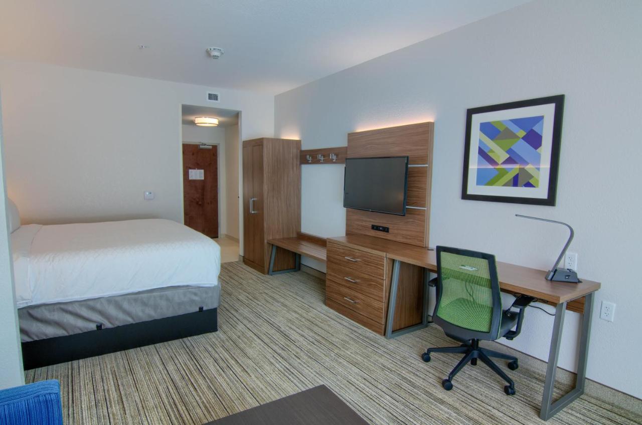 King Suite - Non-Smoking at Holiday Inn Express & Suites Mobile - University Area by IHG