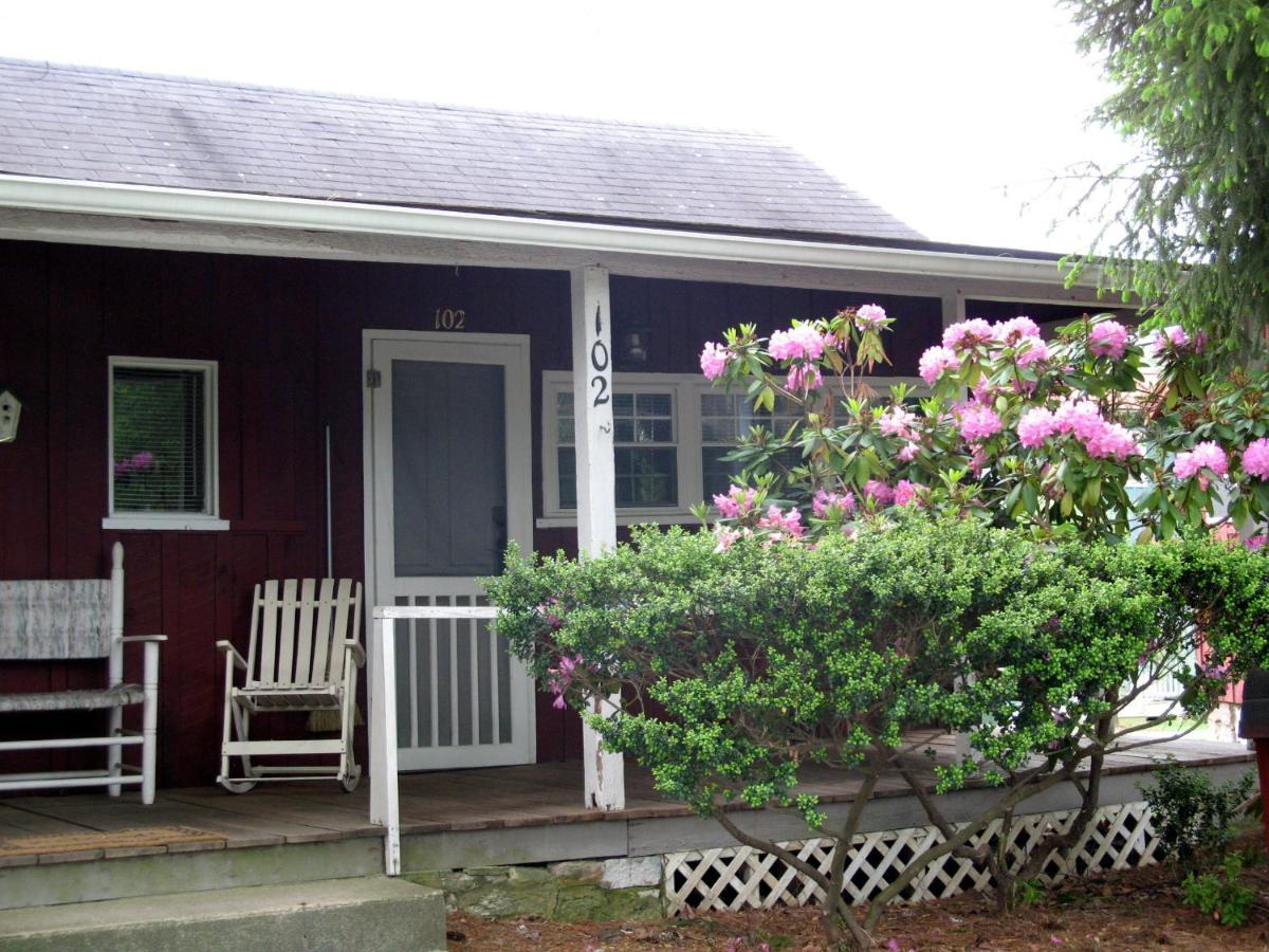 | Highland Lake Inn & Resort - Flat Rock