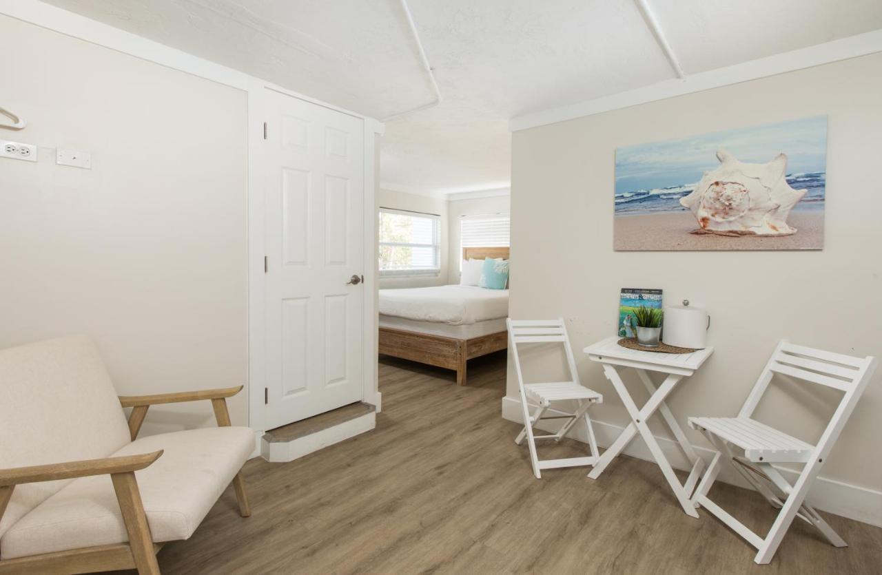 Standard Queen Room at La Jolla Resort