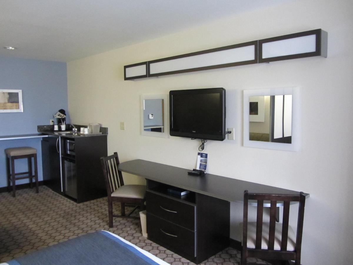 Queen Suite with Tub - Mobility/Hearing Accessible - Non-Smoking at Microtel Inn & Suites by Wyndham San Angelo
