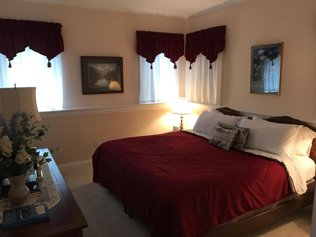  | Sonnenhof Lakewood Manor Bed and Breakfast.