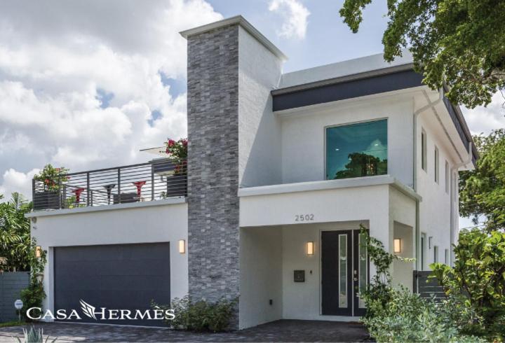 | CASA HERMÈS Wilton Manor - Gay Guesthouse