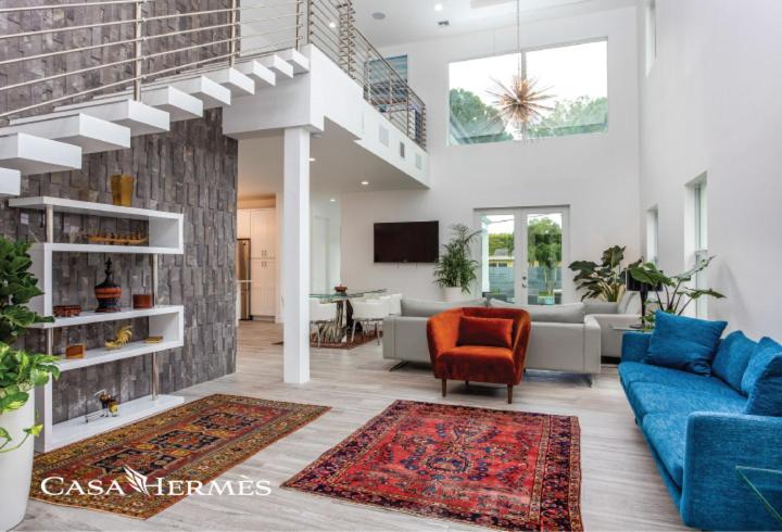 | CASA HERMÈS Wilton Manor - Gay Guesthouse