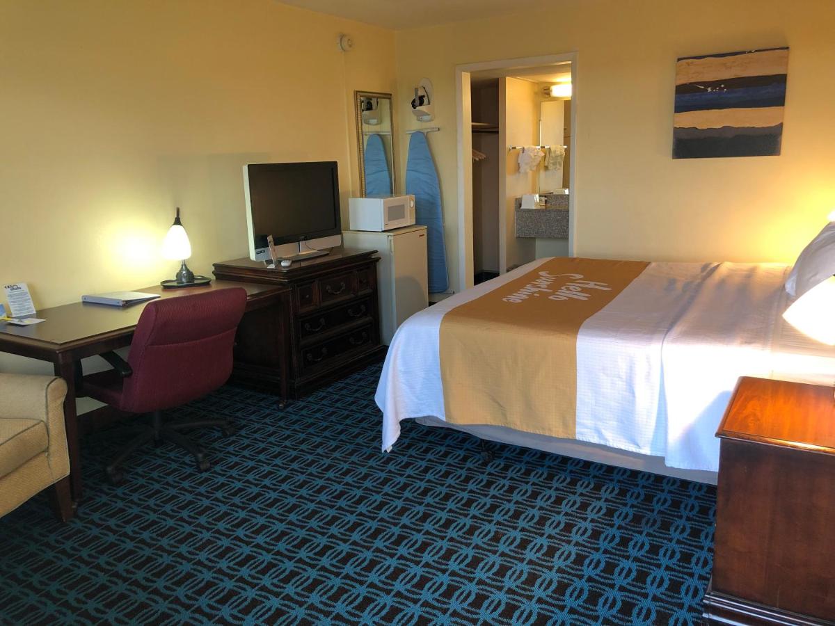 King Room - Non-Smoking at Days Inn by Wyndham Santa Fe New Mexico