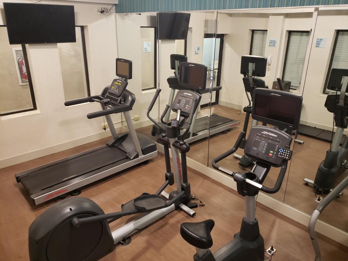 | Holiday Inn Express Hotel Pittsburgh-North/Harmarville, an IHG Hotel