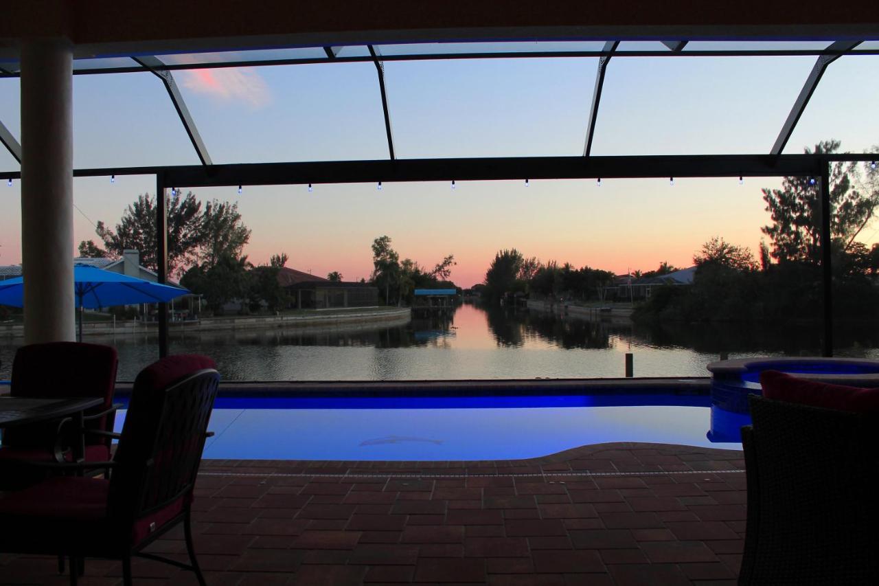 | Scenic water view, 2 master suites with direct pool access - Villa Casa Amarilla