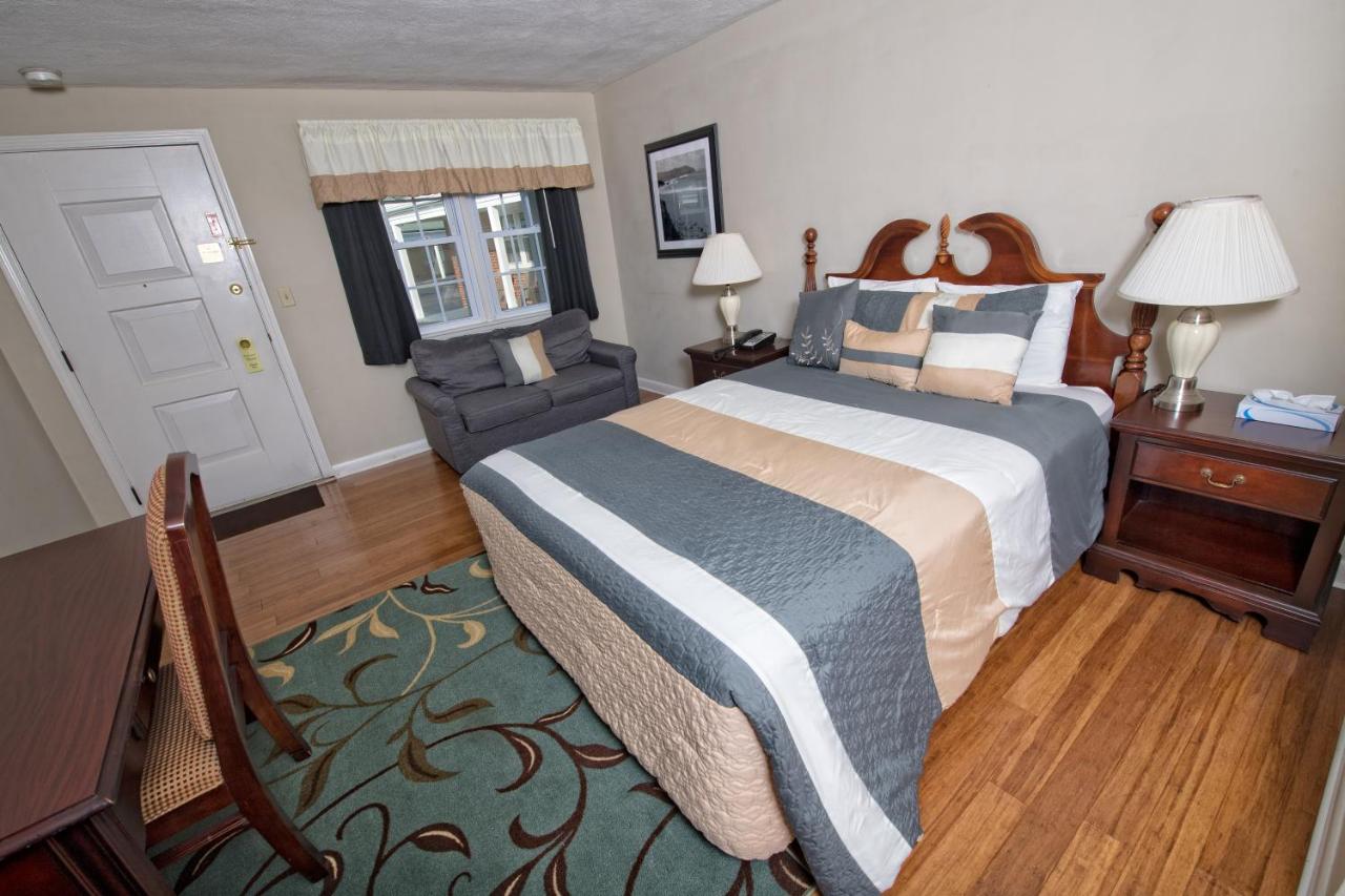 | Colonial Inn Seekonk