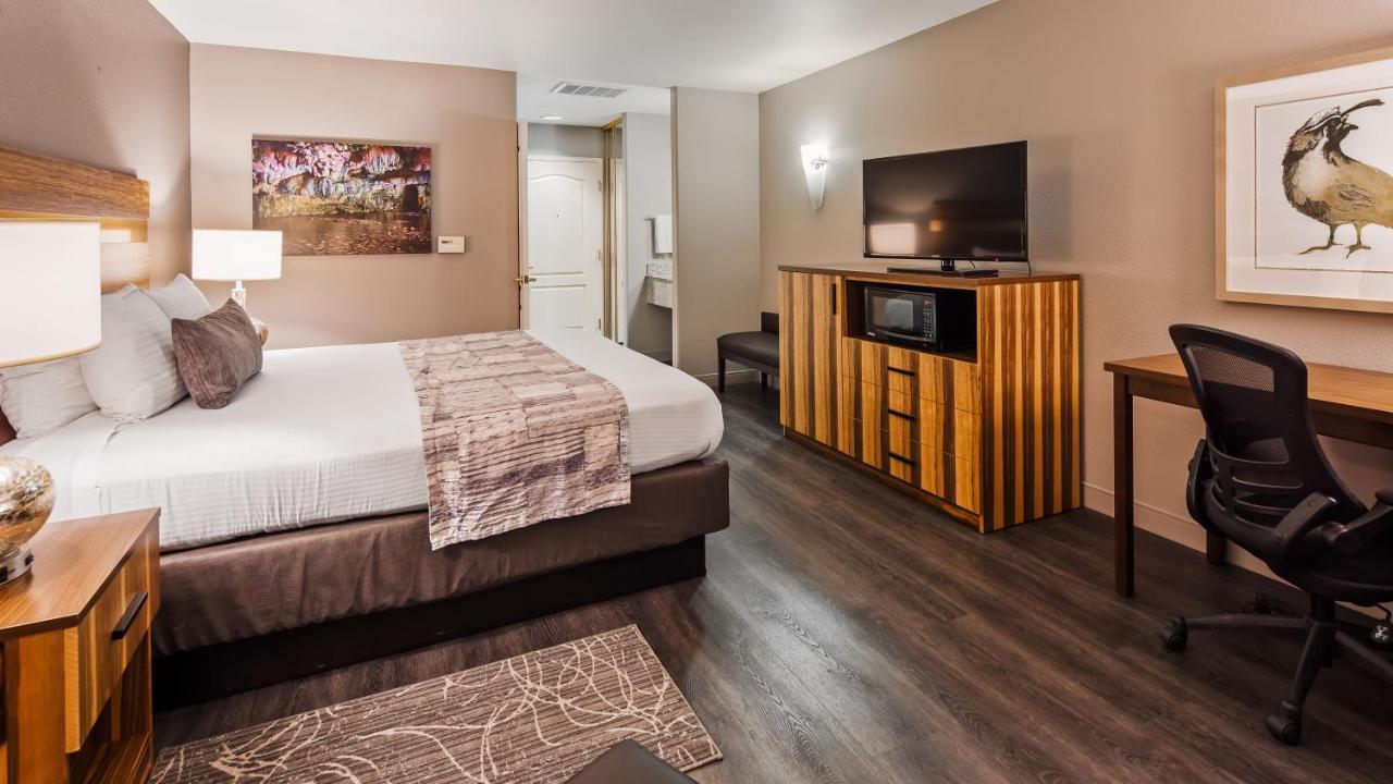  | Best Western Cedar Inn & Suites