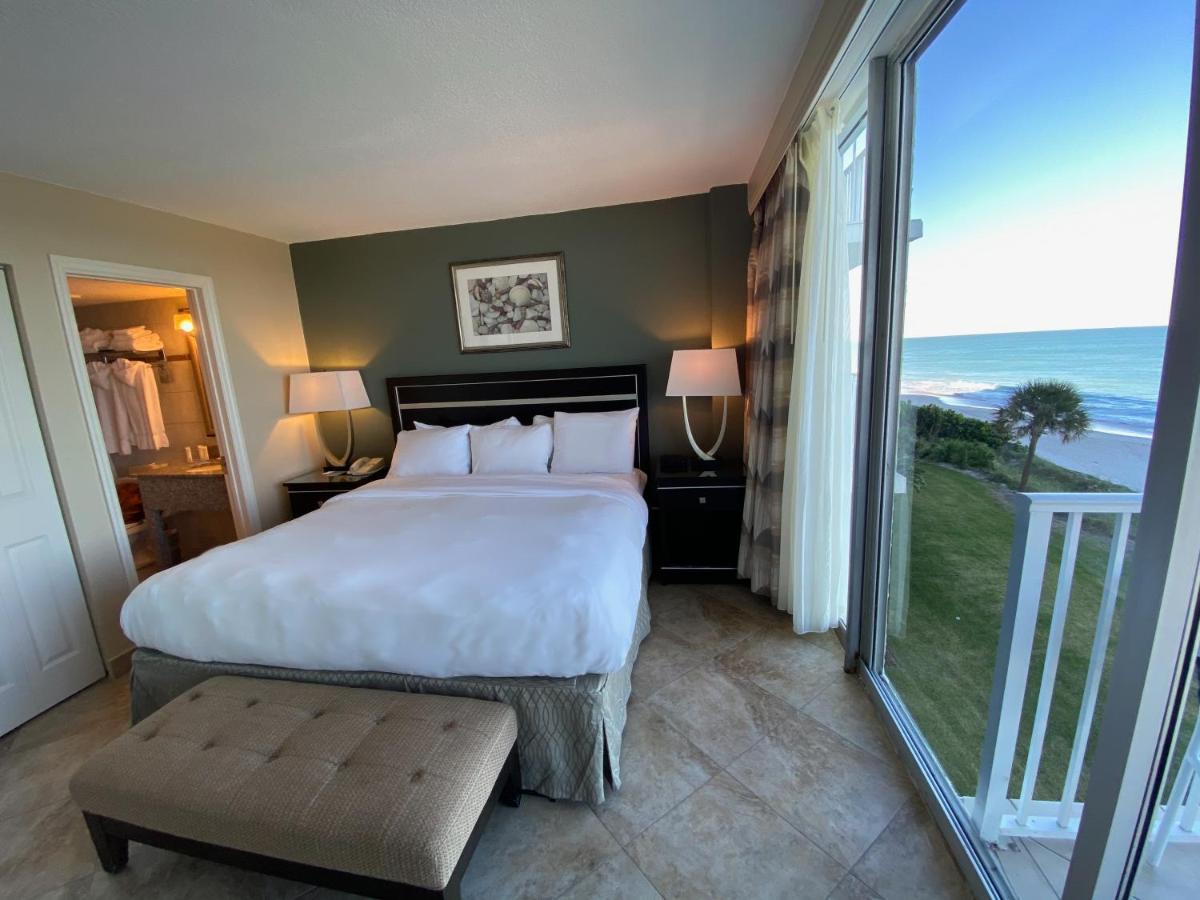 One-Bedroom Suite Oceanfront with Sofa Bed - Non-Smoking/Lower Floor at Radisson Suite Hotel Oceanfront