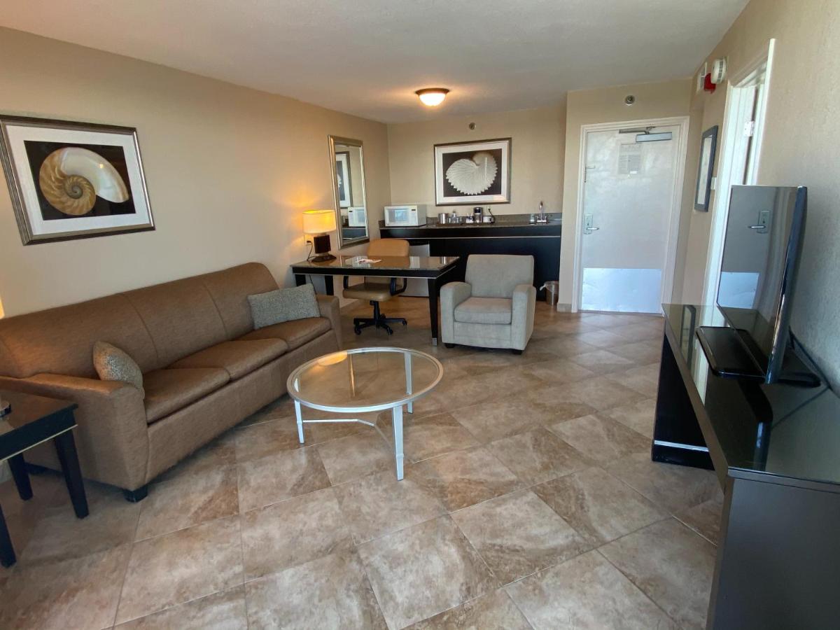  | Radisson Suite Hotel Oceanfront