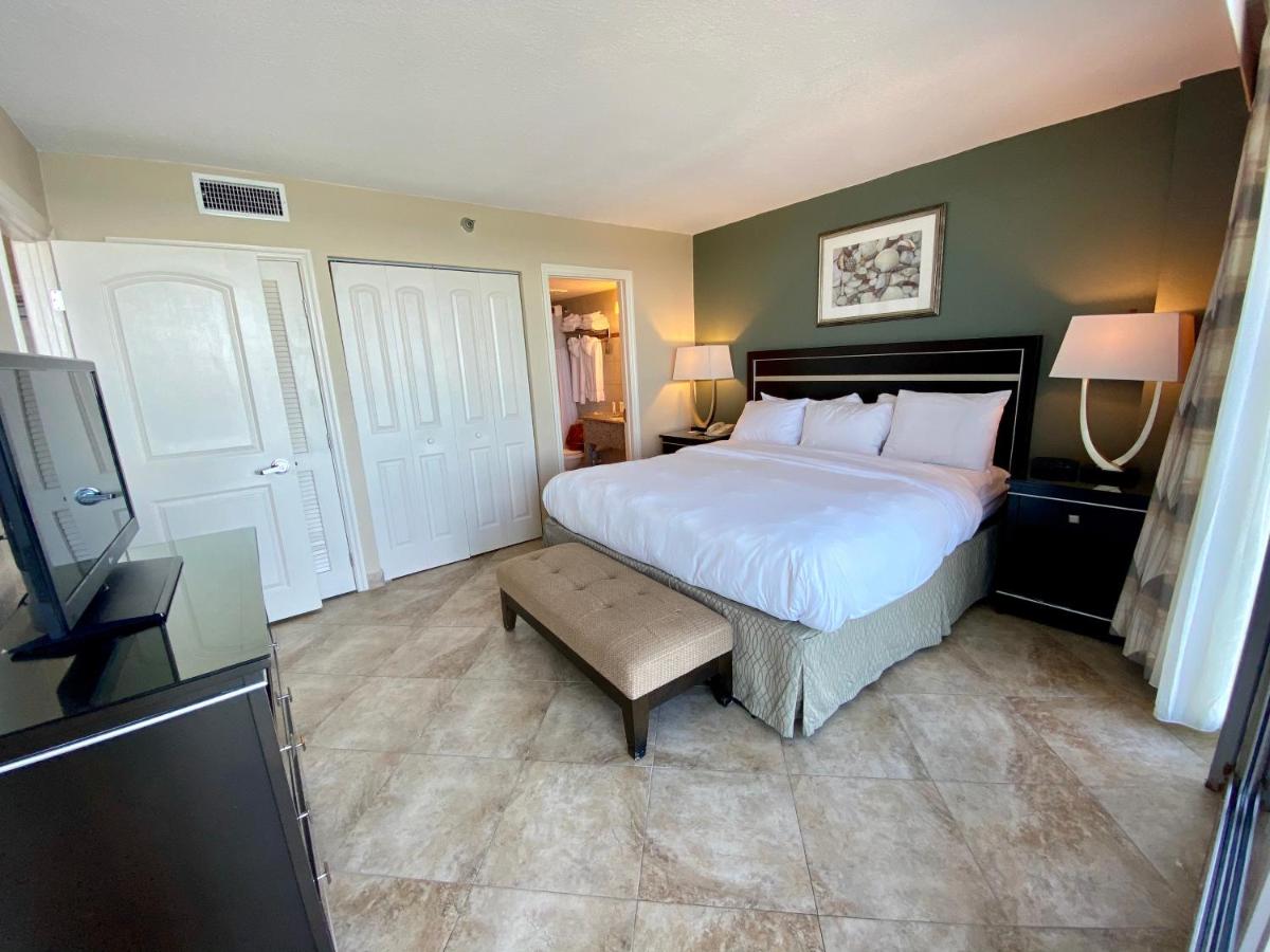 Oceanfront Family Suite - Non-Smoking at Radisson Suite Hotel Oceanfront